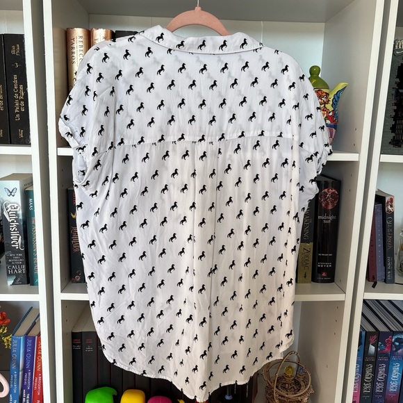 Jane and Delancey White Blouse with Black Horse Print - Picture 3 of 3